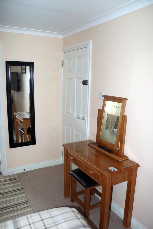Highworth House Bed & Breakfast Swindon Exterior photo